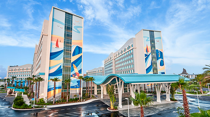 The exterior front entrance of Universal's Endless Summer Resort – Surfside Inn & Suites